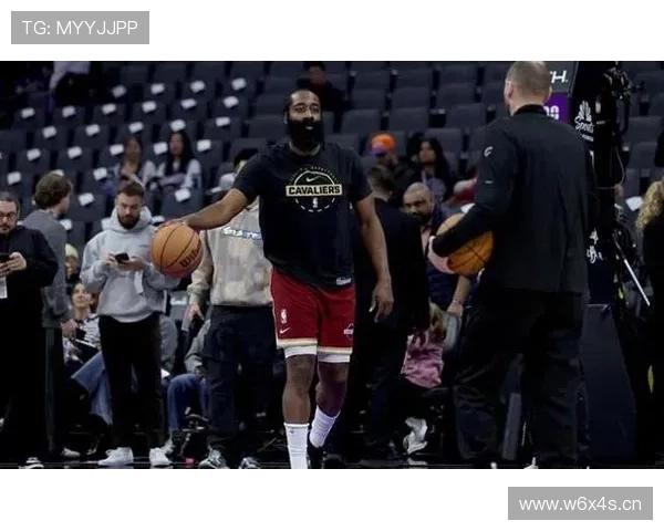 哈登复仇活塞带领骑士8胜1负 米切尔场边助威 哈登复仇活塞带领骑士8胜1负 米切尔场边助威